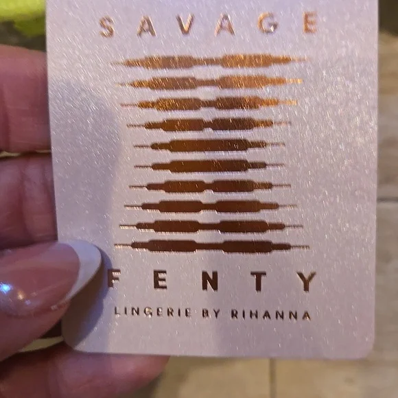 NWT Savage X Fenty Metallic Floral Scalloped Lime Bra - Picture 5 of 9